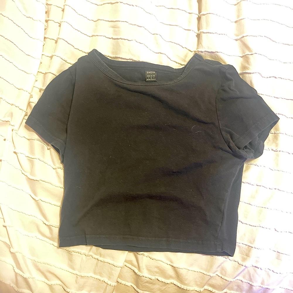 Black crop top #croptop